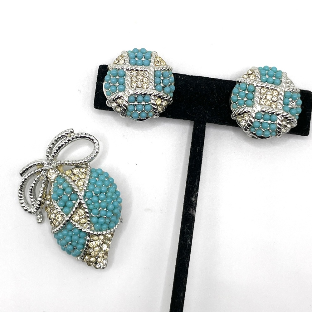 Vintage Silver Tone Turquoise Color Brooch Clip-on Earrings Set